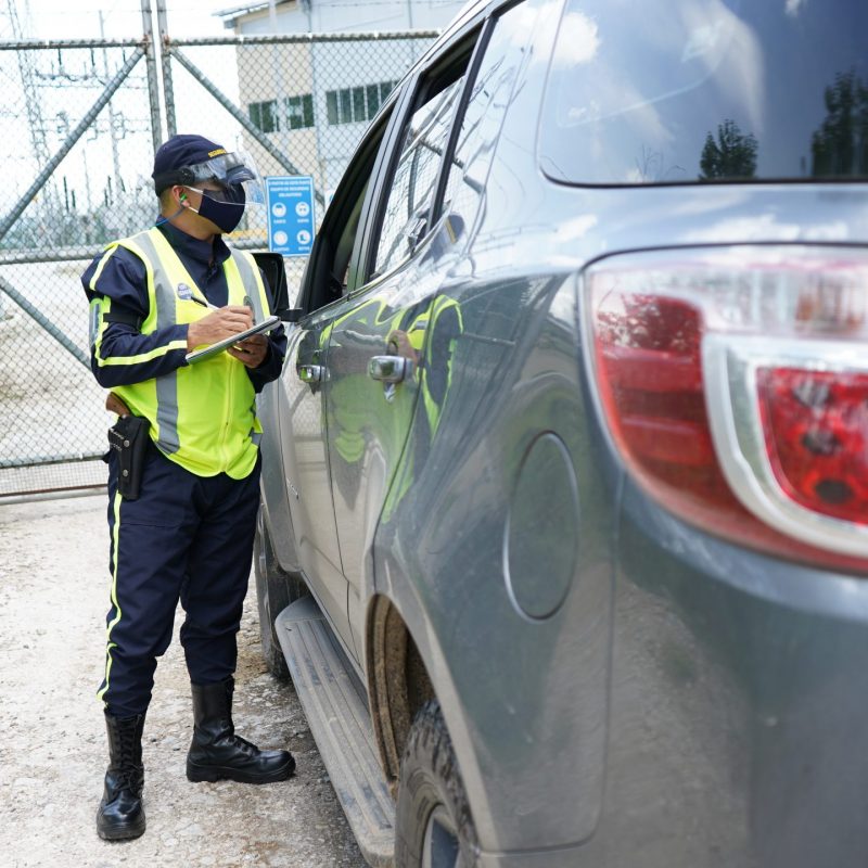 Barreras de acceso para personas y vehículos