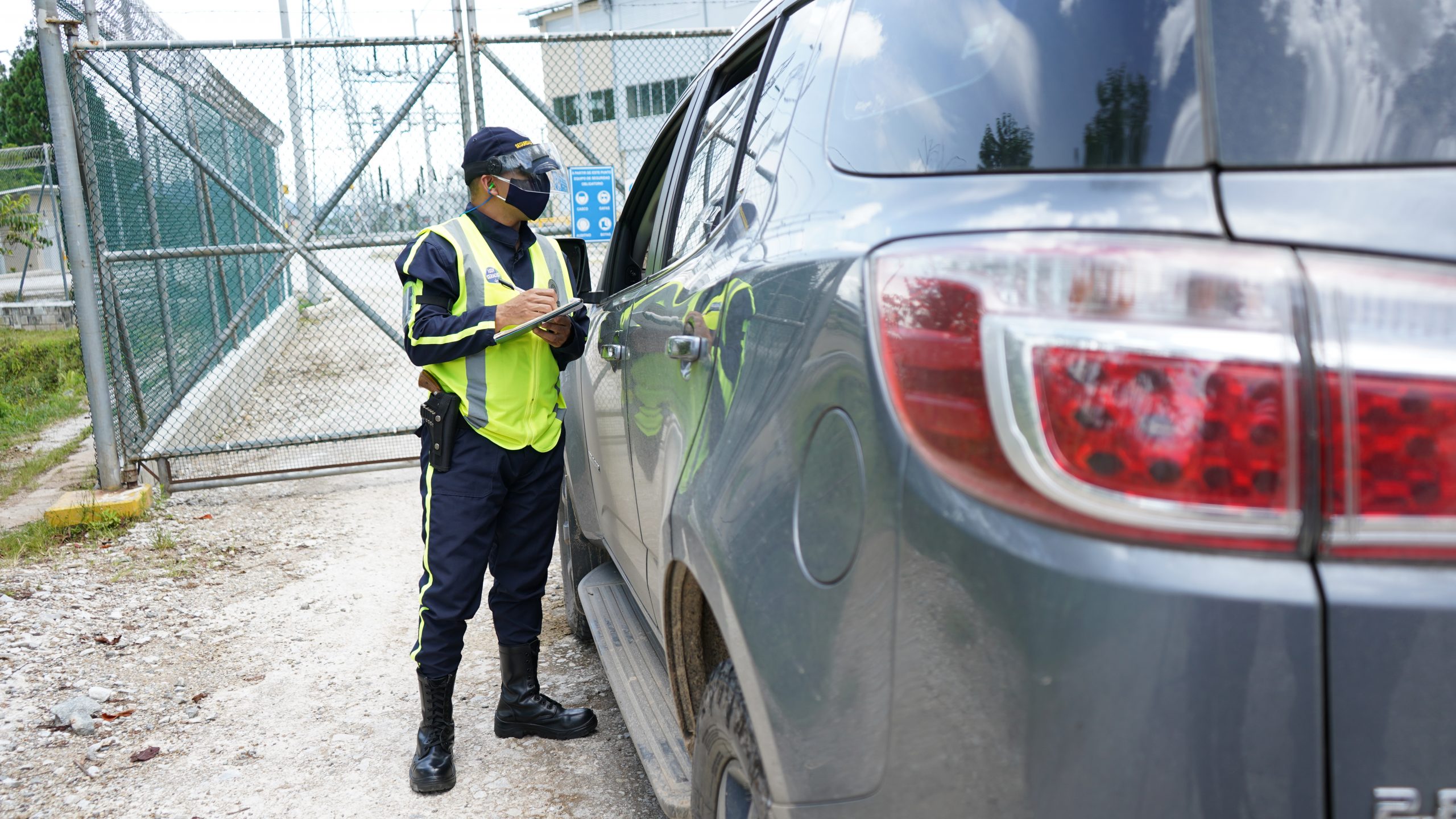 Barreras de acceso para personas y vehículos